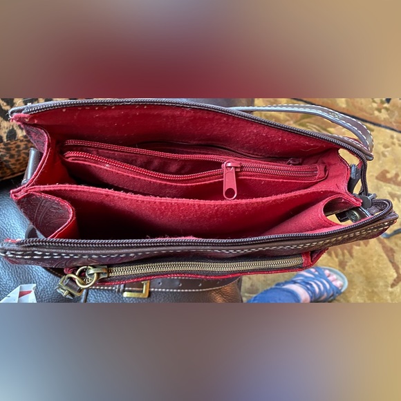 FOSSIL RELIC Burgundy Red Paisley Embossed Faux Leather Hobo Crossbody Bag Purse - Picture 7 of 9